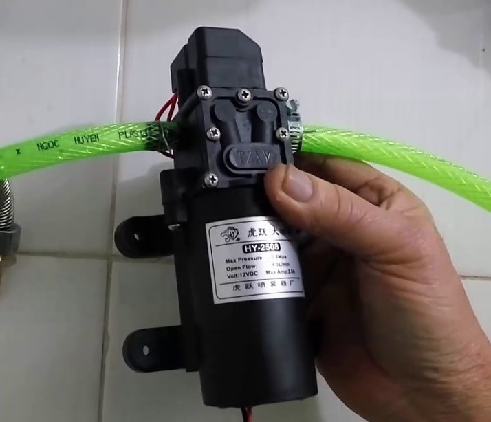 lap-dat-may-bom-nang-luong-mat-troi-mini