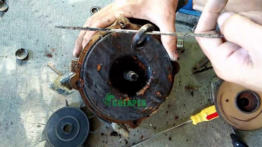 khac-phuc-may-bom-nuoc-keu-to-01