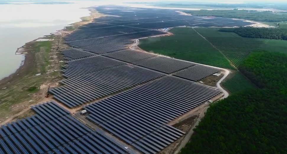 nha-may-dien-mat-troi-dau-tieng