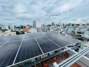 lap-dat-he-thong-dien-nang-luong-mat-troi-bam-tai-3-pha-245kwp-tai-vuon-chuoi-quan-3-tp-ho-chi-minh (8)